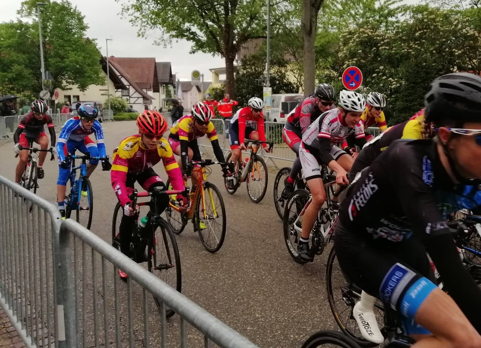 59390385_1032702846923224_492855163732623360_n Jugendfahrer im Rennen